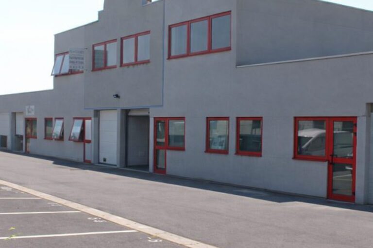 Location bureau 50m2 Ergany